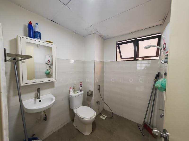Condominium for Sale at Vista Komanwel A - Samantha Chooi - Bathroom - PropertyGuru.com.my