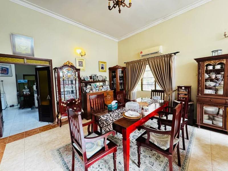 Bungalow House for Sale in Seksyen 16 (Petaling Jaya) - Yasmin Sulaiman - Dining Room - PropertyGuru.com.my