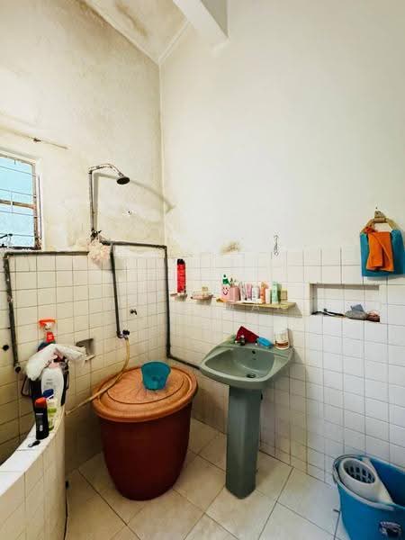 Bungalow House for Sale in Seksyen 16 (Petaling Jaya) - Yasmin Sulaiman - Bathroom - PropertyGuru.com.my