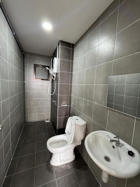 Kediaman Servis untuk Dijual di The Netizen - Serena Lee - Bathroom - PropertyGuru.com.my