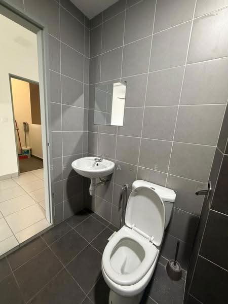 Kediaman Servis untuk Dijual di The Netizen - Serena Lee - Bathroom - PropertyGuru.com.my
