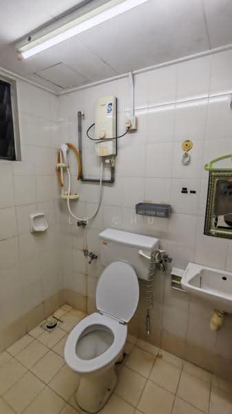 Pangsapuri untuk Disewa di Pangsapuri Randa - LS Chu - Bathroom - PropertyGuru.com.my