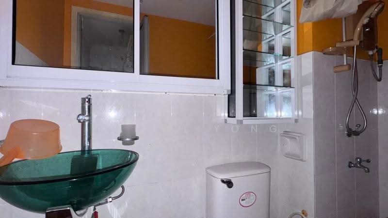 Pangsapuri untuk Dijual di Permas Ville Apartment - Daniel Yong - Bathroom - PropertyGuru.com.my