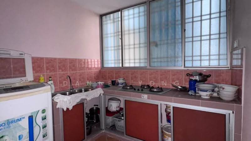 Pangsapuri untuk Dijual di Permas Ville Apartment - Daniel Yong - Kitchen - PropertyGuru.com.my
