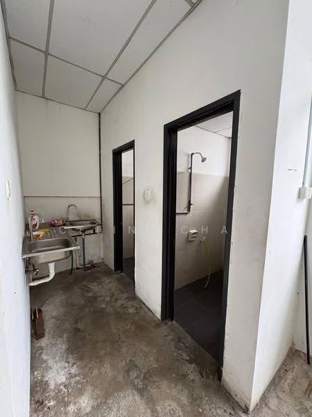 Shop / Office for Sale in Taman Cahaya Kota Puteri (Masai) - Celine Chai - Bathroom - PropertyGuru.com.my