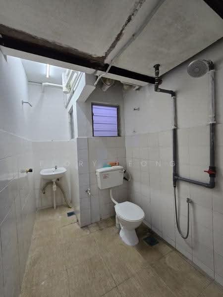 Flat for Rent at Seri Rinching - Flory Leong - Bathroom - PropertyGuru.com.my