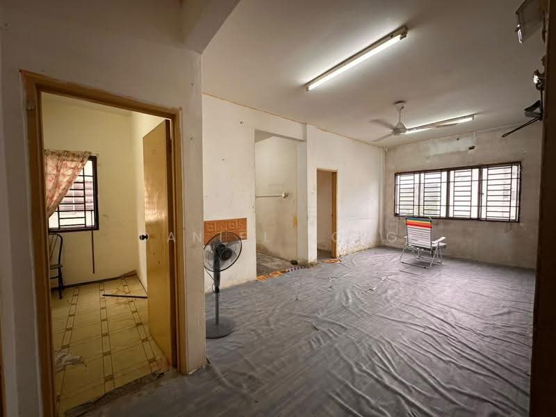 Rumah Flat untuk Dijual di Taman Tampoi Utama Flat - Daniel Yong - Living Room - PropertyGuru.com.my