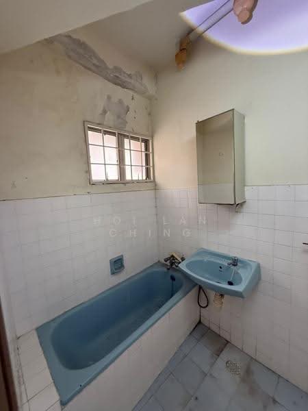 Kondominium untuk Disewa di Teratai Mewah Condominium - Hoi Lan Ching - Bathroom - PropertyGuru.com.my