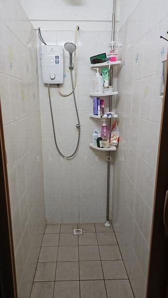 Apartment for Sale at Desa Indah Block 86 - Sam Yeoh - Bathroom - PropertyGuru.com.my