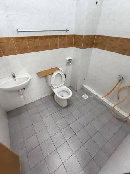 Rumah Teres 2-Tingkat untuk Disewa di Permas Jaya (Johor) - Elvis Sim - Bathroom - PropertyGuru.com.my