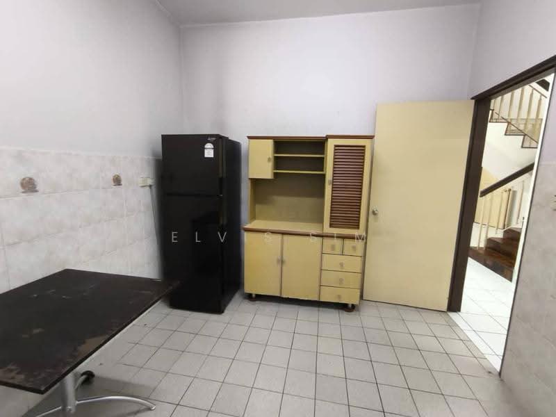 Rumah Teres 2-Tingkat untuk Disewa di Permas Jaya (Johor) - Elvis Sim - Kitchen - PropertyGuru.com.my