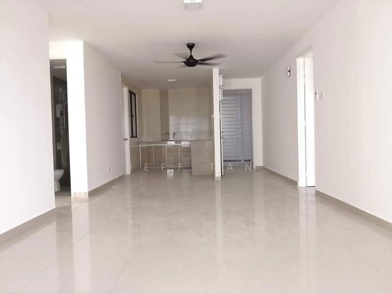 Kondominium untuk Dijual di Upper East @ Tiger Lane - Jeff Tan - Living Room - PropertyGuru.com.my