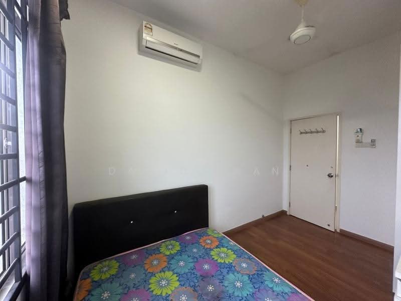 Pangsapuri untuk Dijual di Nusa Heights (Nusa Puncak) - David Chan - Bedroom - PropertyGuru.com.my
