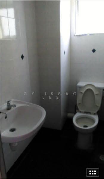 Kondominium untuk Dijual di N-Park Condominium - Cy Issac Lee - Bathroom - PropertyGuru.com.my