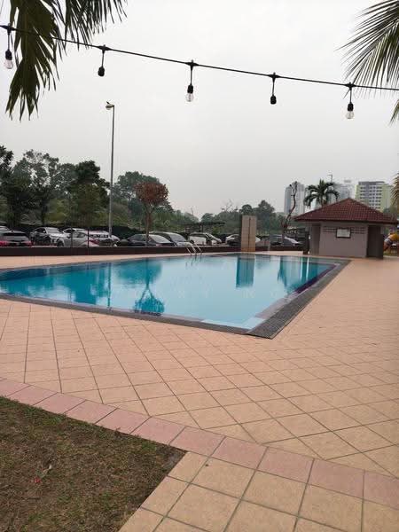 Pangsapuri untuk Disewa di Idaman Senibong - Larry Ng - Pool - PropertyGuru.com.my