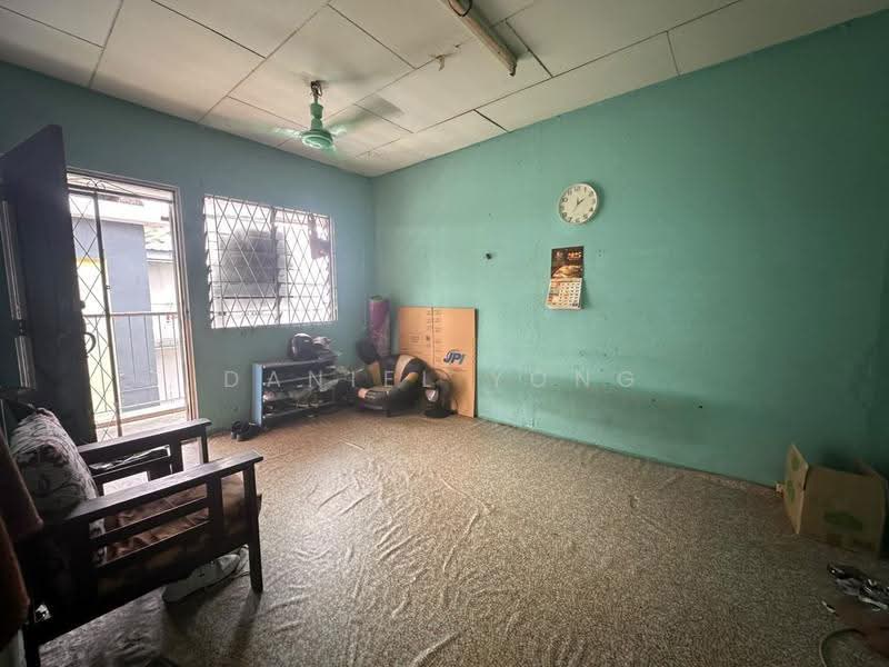 Rumah Flat untuk Dijual di Taman Cempaka - Daniel Yong - Living Room - PropertyGuru.com.my
