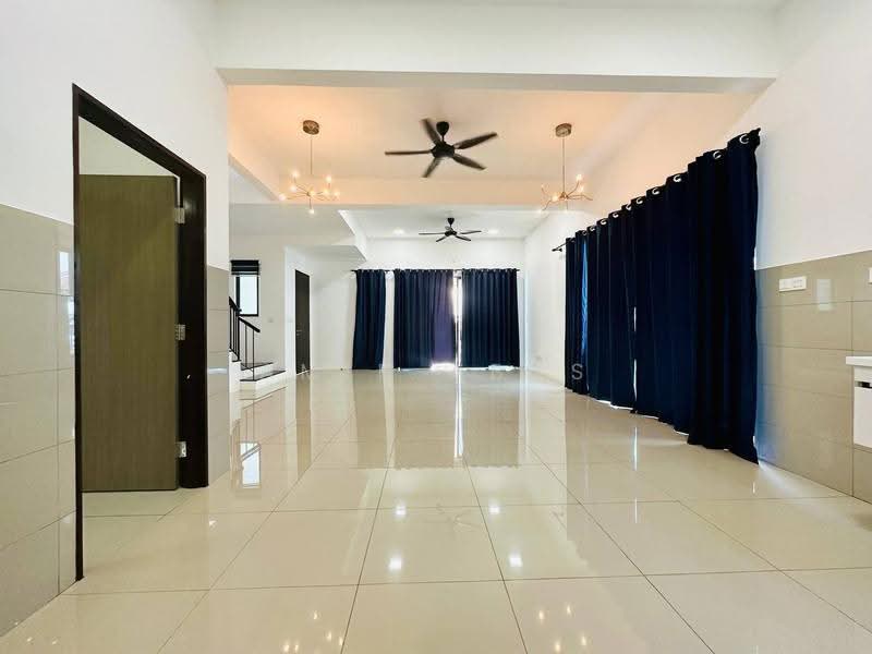 2-storey Terraced House for Sale in Serene Heights (Semenyih) - Amir Abas - Living Room - PropertyGuru.com.my