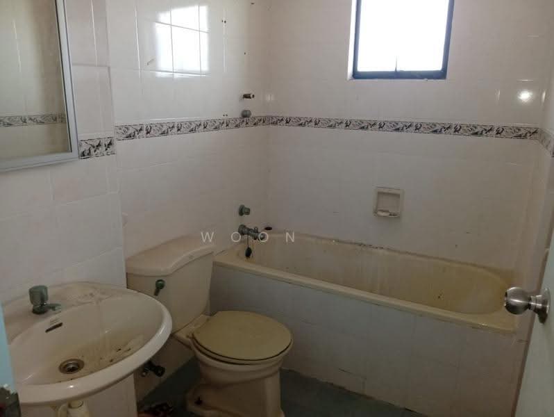Condominium for Sale at Casa Lago - Woon . - Bathroom - PropertyGuru.com.my