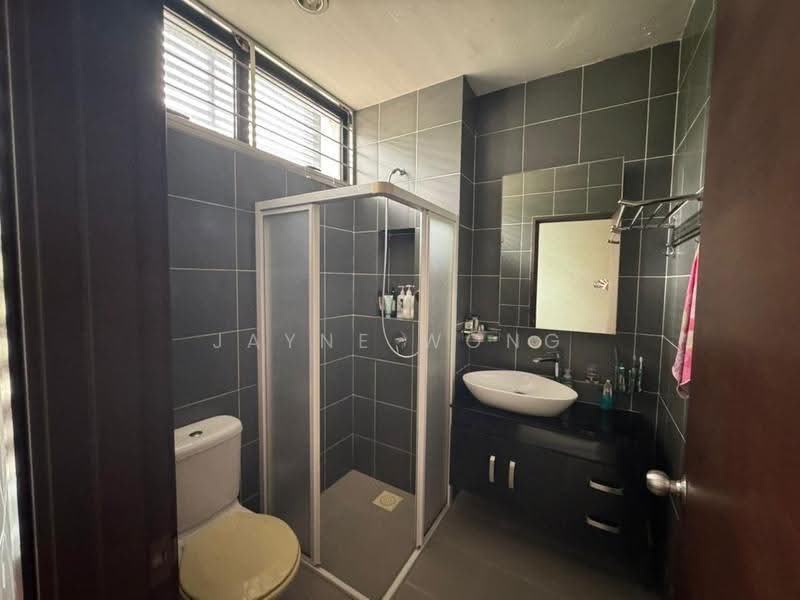 Rumah Berkembar untuk Dijual di Senibong (Permas Jaya) - Jayne Wong - Bathroom - PropertyGuru.com.my