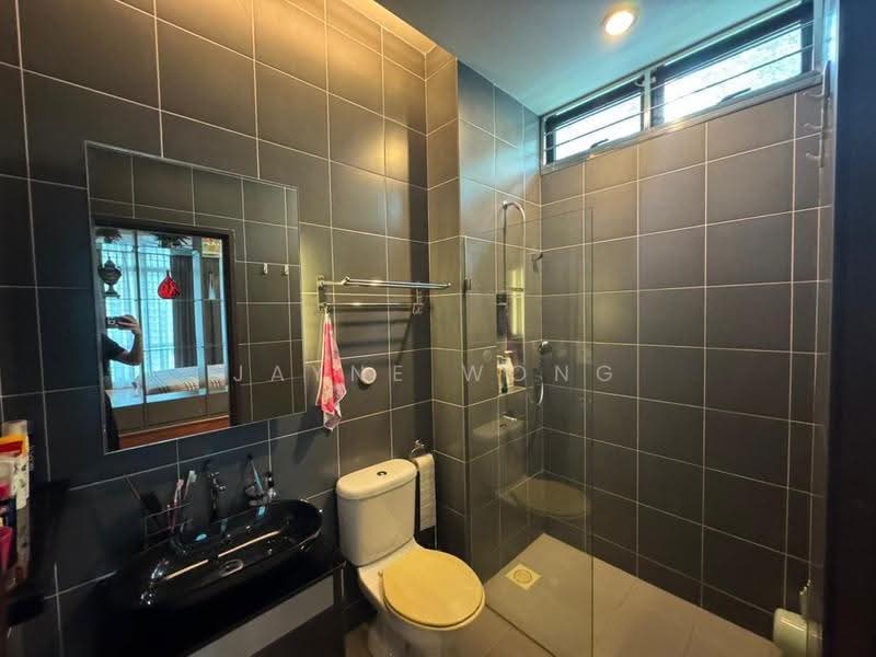 Rumah Berkembar untuk Dijual di Senibong (Permas Jaya) - Jayne Wong - Bathroom - PropertyGuru.com.my