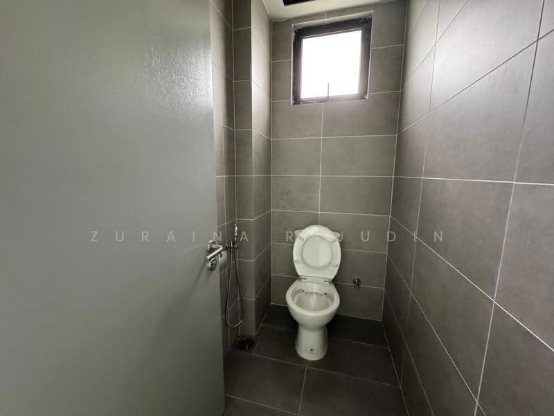 Pejabat untuk Dijual di Hicom - Glenmarie Industrial Park (Shah Alam) - Zuraina Rajudin - Bathroom - PropertyGuru.com.my