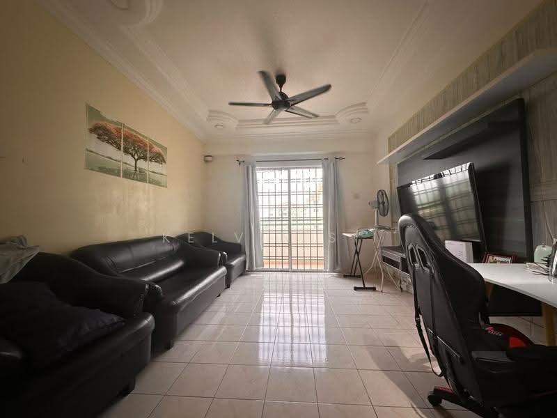 Rumah Flat untuk Dijual di Taman Tampoi Indah - kelvin Sii - Living Room - PropertyGuru.com.my