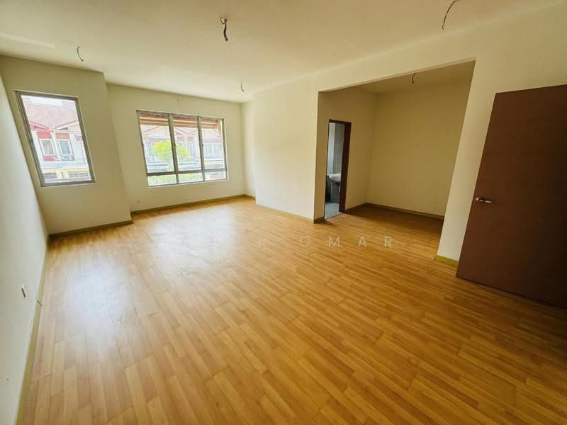 2-storey Terraced House for Sale in Denai Alam (Shah Alam) - Fazri Omar - Living Room - PropertyGuru.com.my