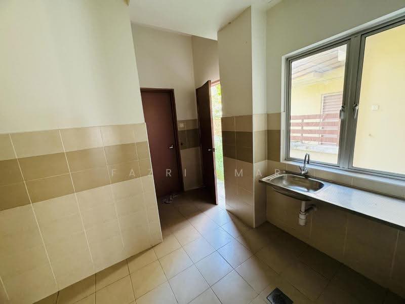2-storey Terraced House for Sale in Denai Alam (Shah Alam) - Fazri Omar - Kitchen - PropertyGuru.com.my