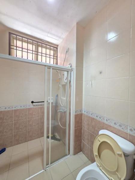 Semi-Detached House for Rent in Taman Impian Emas (Skudai) - Li Wei - Bathroom - PropertyGuru.com.my
