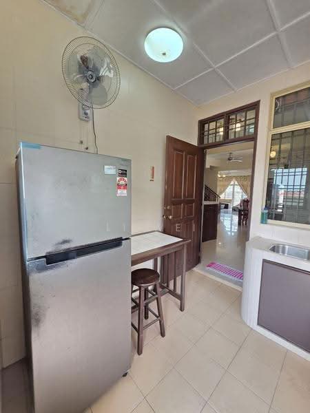Semi-Detached House for Rent in Taman Impian Emas (Skudai) - Li Wei - Kitchen - PropertyGuru.com.my