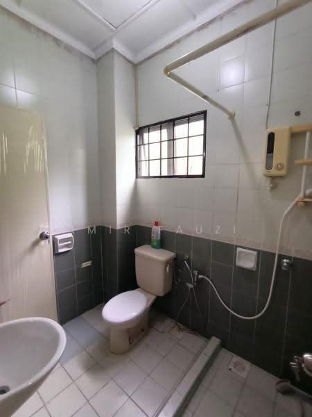Rumah Teres untuk Dijual di Bukit Rahman Putra (Sungai Buloh) - Amir Fauzi - Bathroom - PropertyGuru.com.my