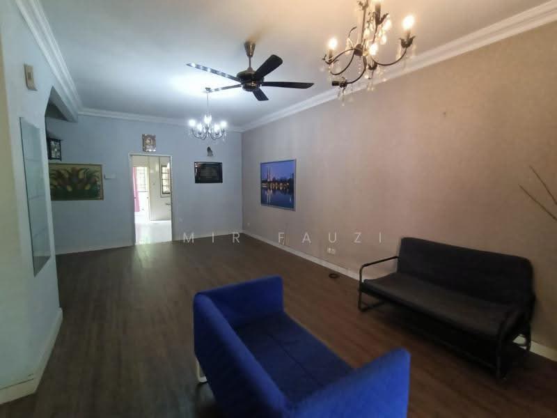 Rumah Teres untuk Dijual di Bukit Rahman Putra (Sungai Buloh) - Amir Fauzi - Living Room - PropertyGuru.com.my