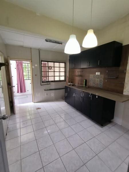 Rumah Teres untuk Dijual di Bukit Rahman Putra (Sungai Buloh) - Amir Fauzi - Kitchen - PropertyGuru.com.my