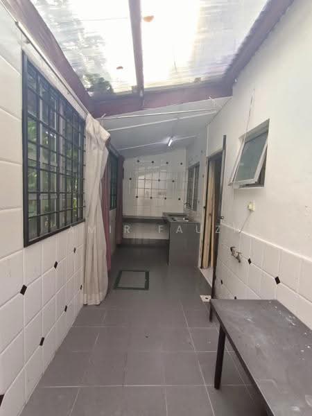 Rumah Teres untuk Dijual di Bukit Rahman Putra (Sungai Buloh) - Amir Fauzi - Kitchen - PropertyGuru.com.my