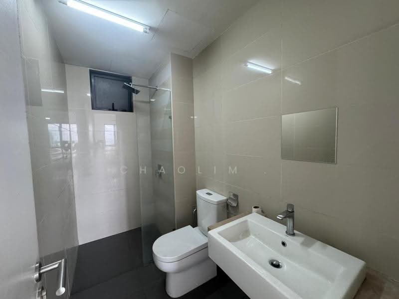 Service Residence for Sale at United Point (Residensi Berpadu) - ChaoLim . - Bathroom - PropertyGuru.com.my