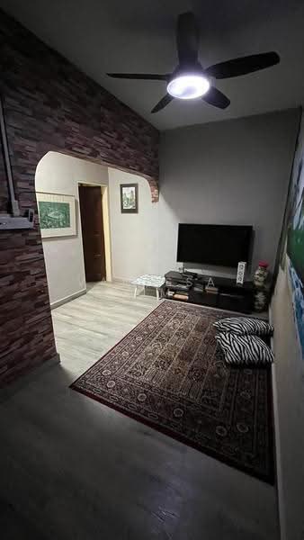 2-storey Terraced House for Sale in Taman Bukit Kempas (Tampoi) - Vanessa Lim - Living Room - PropertyGuru.com.my