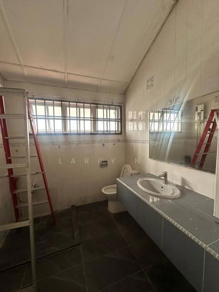Semi-Detached House for Rent in Taman Perling (Perling) - Larry Ng - Bathroom - PropertyGuru.com.my