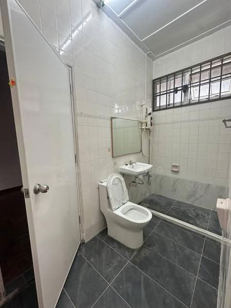 Semi-Detached House for Rent in Taman Perling (Perling) - Larry Ng - Bathroom - PropertyGuru.com.my