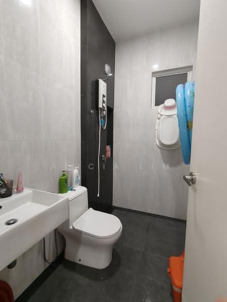 Apartment for Sale at Setia Tropika - Alicia Lim - Bathroom - PropertyGuru.com.my