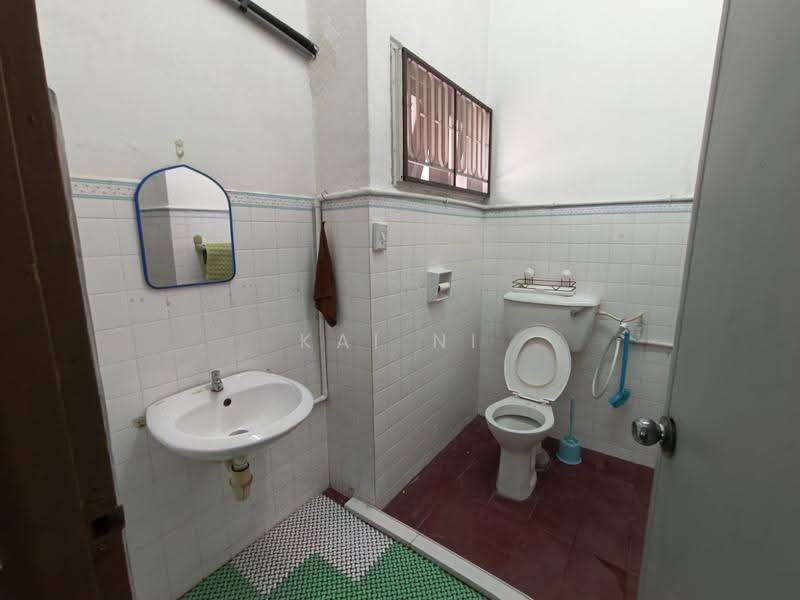 2-storey Terraced House for Sale in Permas Jaya (Johor) - Kai Ni - Bathroom - PropertyGuru.com.my