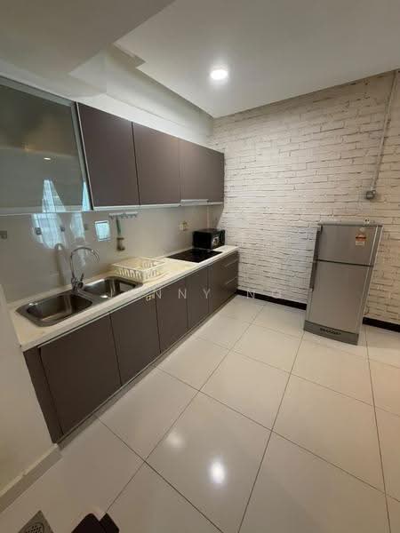 Kediaman Servis untuk Disewa di Regalia Residence - Jenny Ng - Kitchen - PropertyGuru.com.my