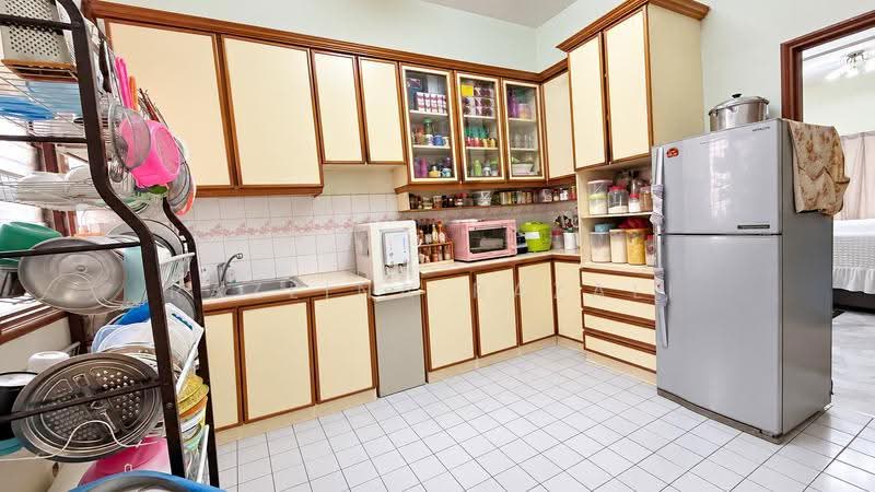 2-storey Terraced House for Sale in Taman Setiawangsa (Setiawangsa) - Razlina Razali - Kitchen - PropertyGuru.com.my