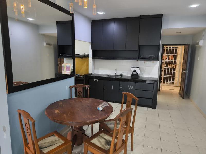 Pangsapuri untuk Disewa di Serdang Villa Apartment - Ron Liew - Kitchen - PropertyGuru.com.my