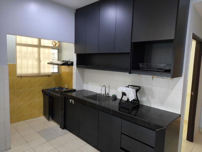 Pangsapuri untuk Disewa di Serdang Villa Apartment - Ron Liew - Kitchen - PropertyGuru.com.my