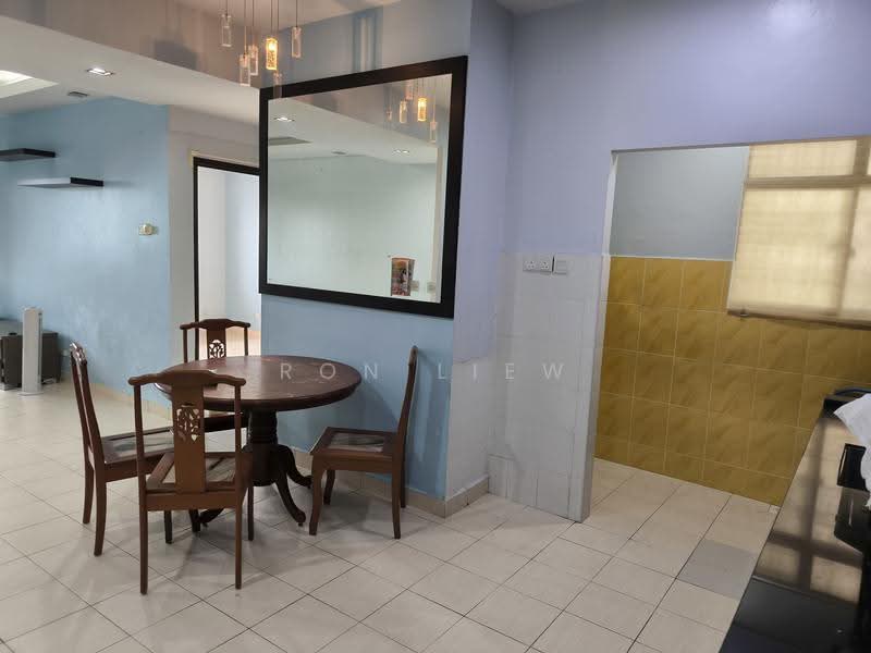 Pangsapuri untuk Disewa di Serdang Villa Apartment - Ron Liew - Dining Room - PropertyGuru.com.my