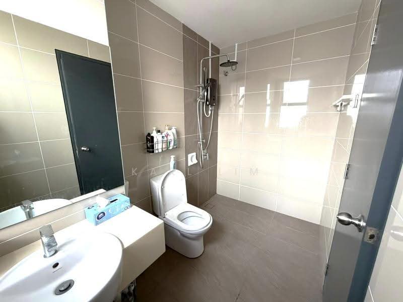 2-storey Terraced House for Sale in Taman Glenmarie (Johor Bahru) - Karl Lim - Bathroom - PropertyGuru.com.my