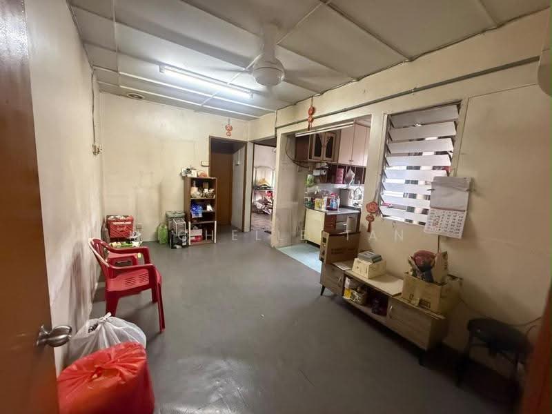 Rumah Flat untuk Dijual di Desa Petaling Flat - Michelle Tan - Living Room - PropertyGuru.com.my
