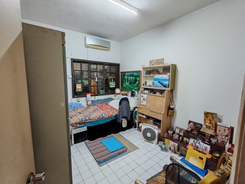 Rumah Teres 2-Tingkat untuk Dijual di Taman Sea (Petaling Jaya) - Rachel Leow - Bedroom - PropertyGuru.com.my
