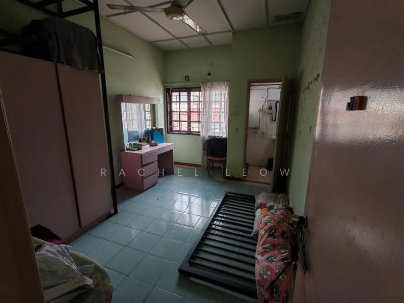 Rumah Teres 2-Tingkat untuk Dijual di Taman Sea (Petaling Jaya) - Rachel Leow - Bedroom - PropertyGuru.com.my