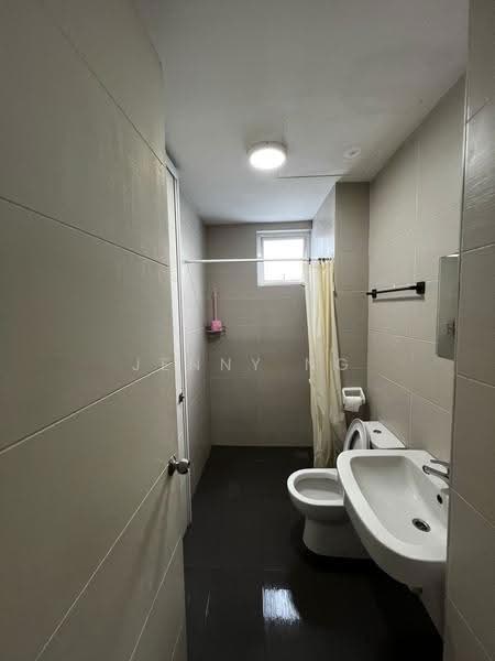 Kondominium untuk Disewa di The Regina - Jenny Ng - Bathroom - PropertyGuru.com.my